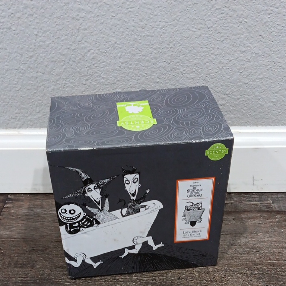 Scentsy Black and White Nightmare Warmer